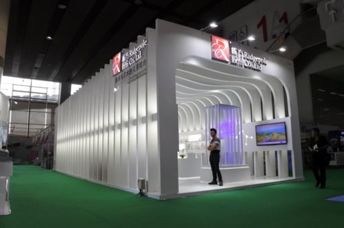 簡約與時尚交融 高效展示企業(yè)產(chǎn)品信息的展臺設(shè)計新思路